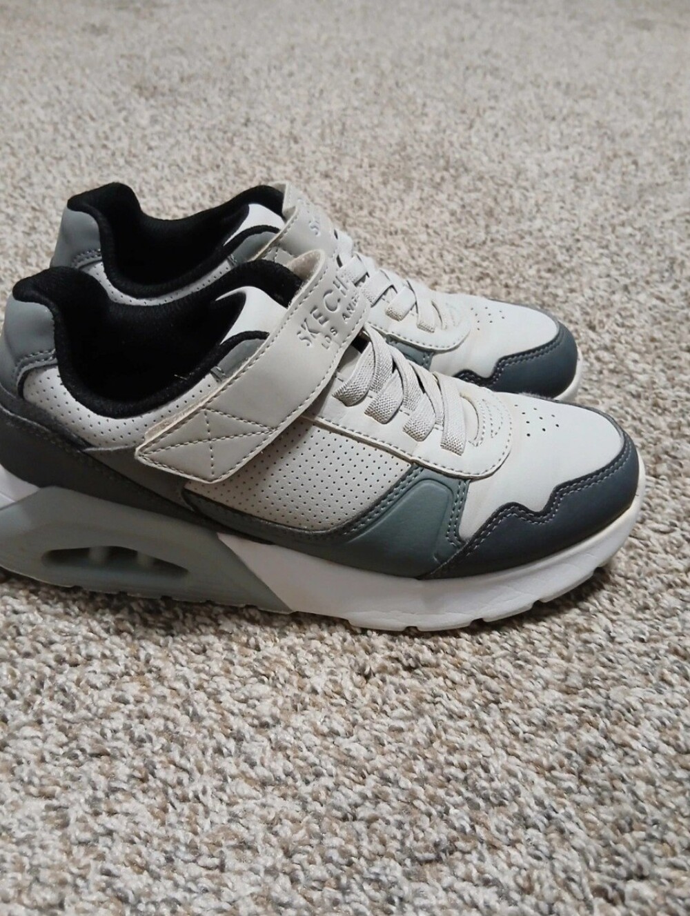Skechers Kids White and Gray Velcro Athletic Sneakers Size 3.